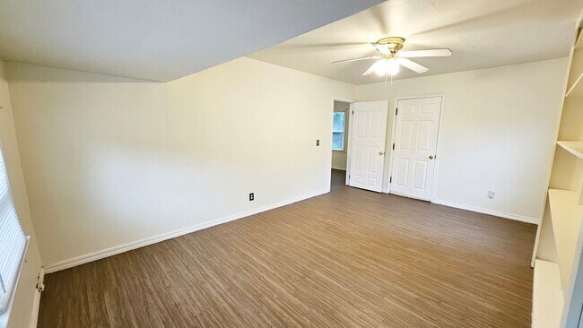 Building Photo - Charming 3/1 in Midwest City-Remodeled