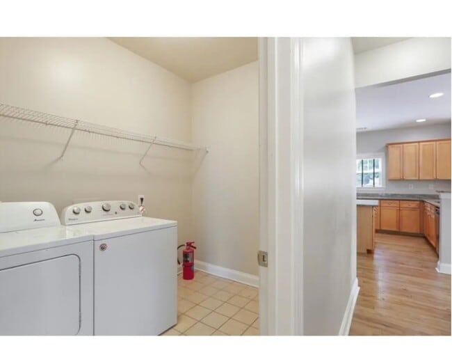 Building Photo - Charming 3BR Townhome in Atlanta