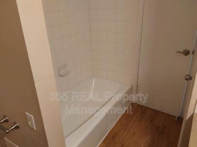 Building Photo - 1434 E 16th St