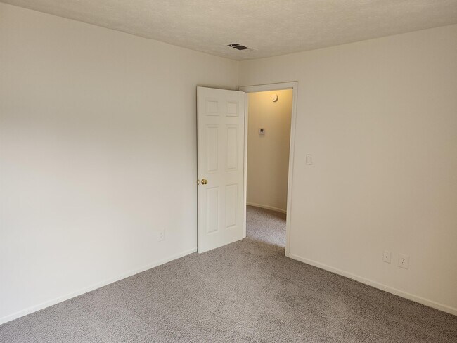 Building Photo - 3250 Strawberry Ln