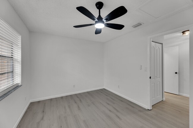 Building Photo - 904 Banks Rd