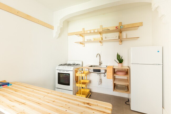 Building Photo - 329 Holbrook Ave