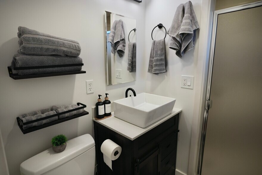 Building Photo - 4284 S Normandie Ln