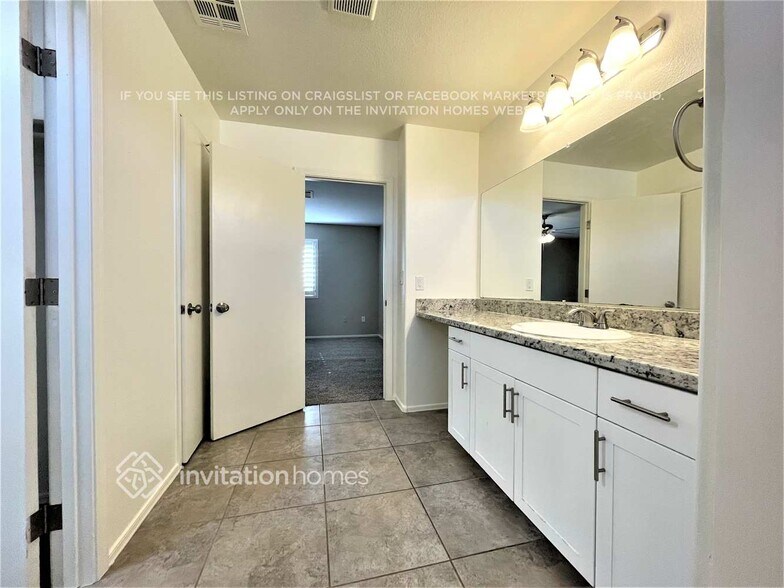 Building Photo - 1576 E Orchid Ct