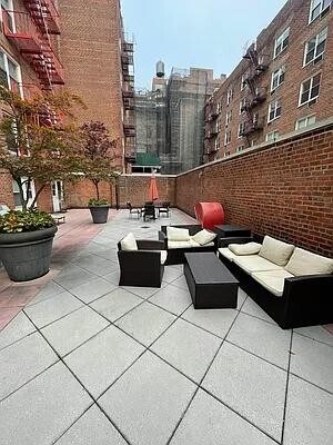 Building Photo - 25 W 13th St