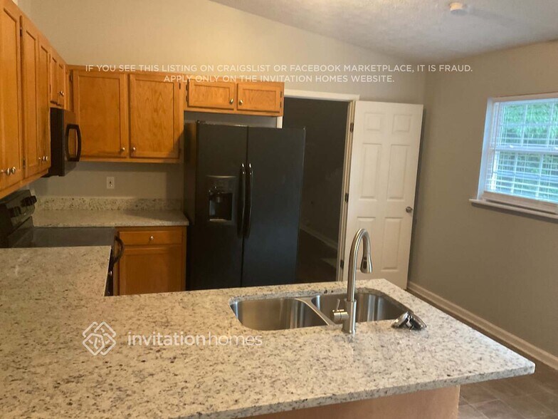 Building Photo - 6555 Fiji Dr