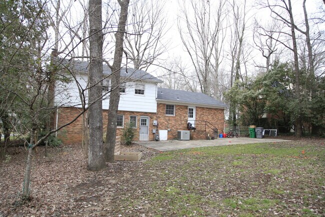 Building Photo - Spacious split level home, see today!