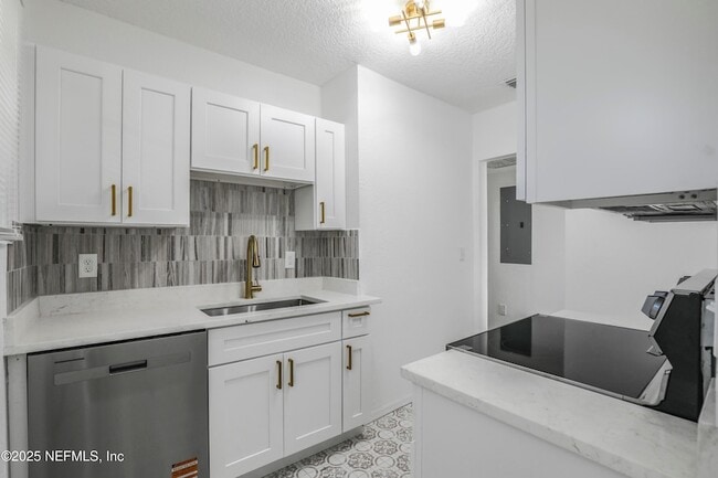 Building Photo - 5246 Sunderland Rd