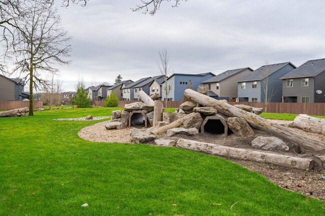 Building Photo - MASTER ON THE MAIN - 3 bedroom 2.5 bath - ...