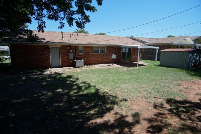 Building Photo - 812 W Silver Meadow Dr