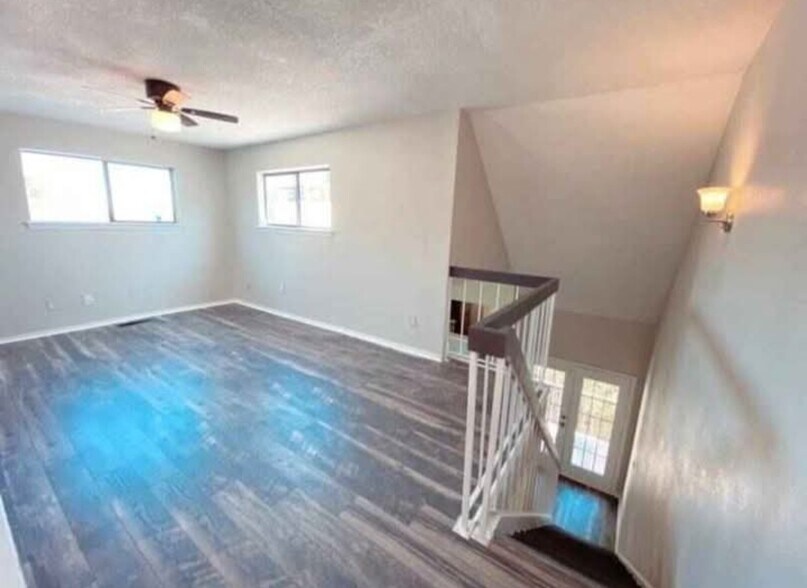 Building Photo - 3406 Country Club Dr W