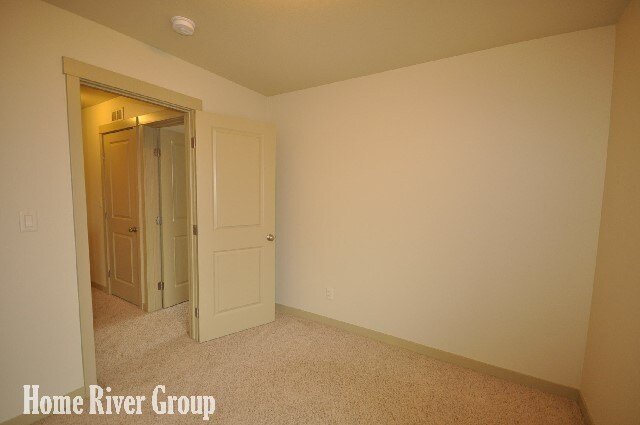 Building Photo - 1576 W Deer Crest St