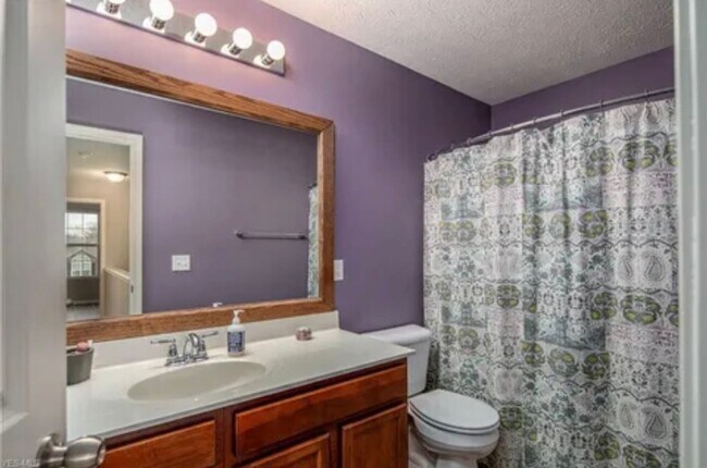 Building Photo - Spacious 3BR House in Brunswick