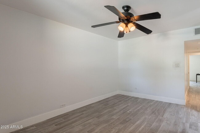 Building Photo - 1116 E Fern Dr N