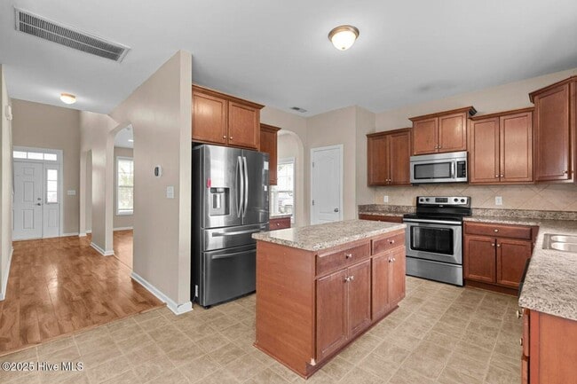 Building Photo - 4 Bedroom Home In Carolina Plantation!