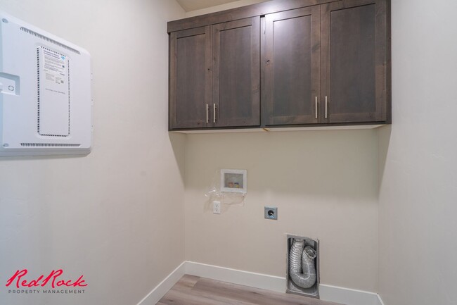 Building Photo - Hurricane Valley 3 Bedroom Townhome