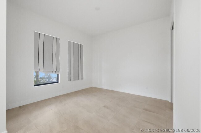 Building Photo - 11760 Bayview Cir