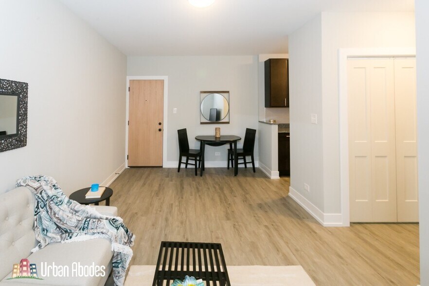 Building Photo - 703 W Brompton Ave