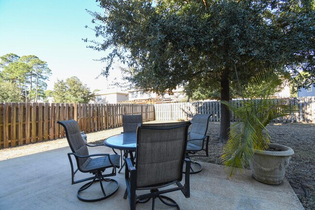 Building Photo - 735 Loblolly Bay Dr
