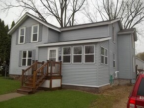 Building Photo - 536 Metomen St