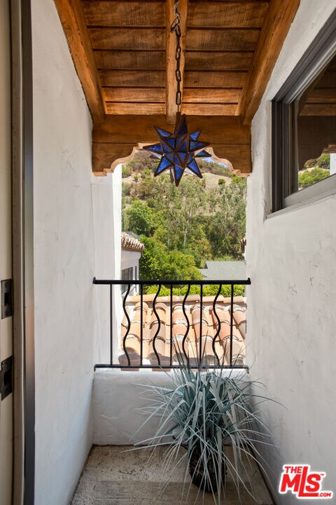 Building Photo - 1407 N Beverly Dr