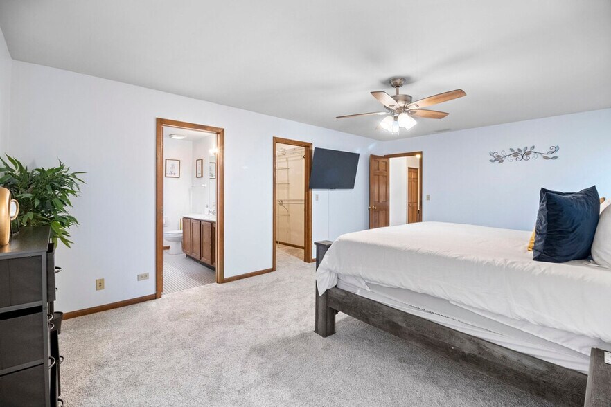Building Photo - 121 S Windham Ln