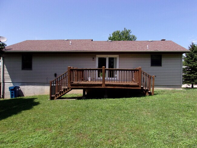 Building Photo - 1823 Cedar Ridge Rd