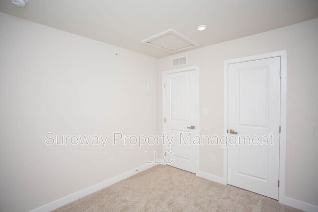 Building Photo - 8 Foxwood Dr