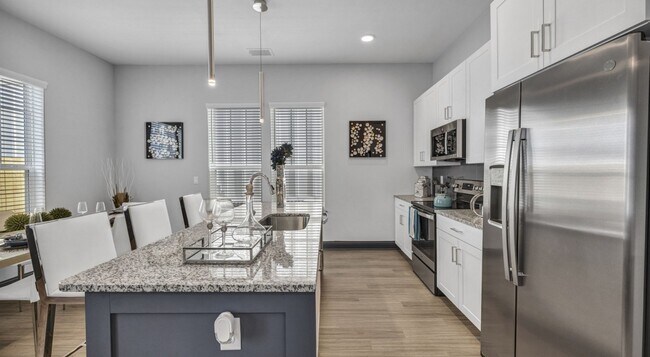 Building Photo - 4250 Woodridge Pkwy