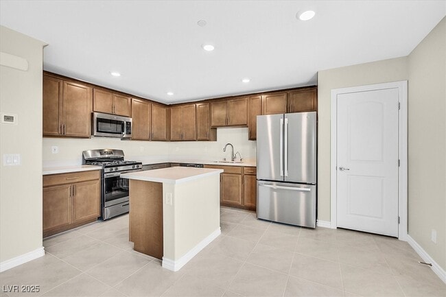 Building Photo - 366 Rosefinch St