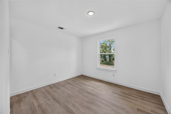 Building Photo - 8208 Sterlingshire St