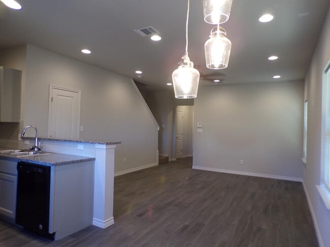 Building Photo - 111 Peruna Dr