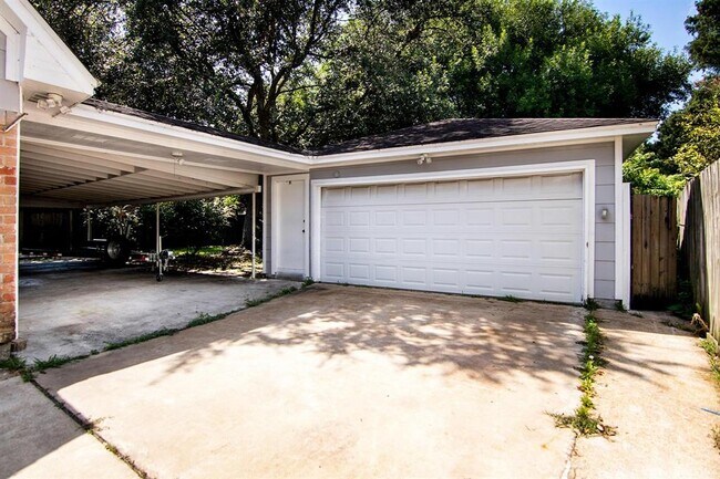 Building Photo - 505 Heathgate Dr