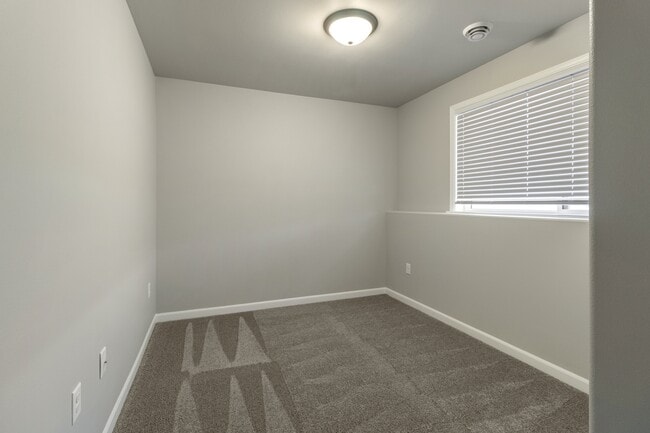 Building Photo - 213 Divide Dr