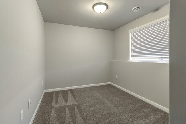 Building Photo - 756 United Dr