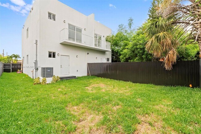Building Photo - 2143 NW Fourth Street 2, Pompano Beach, FL...