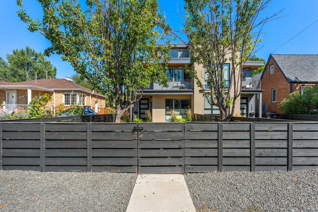 Building Photo - 1544 Utica St