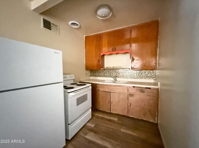 Building Photo - 1211 W Apache Trail