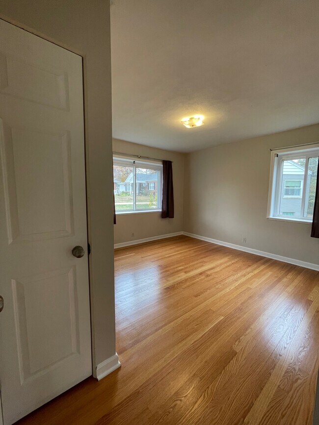 Bedroom #1 with 2 closets - 9404 High Hill Ct