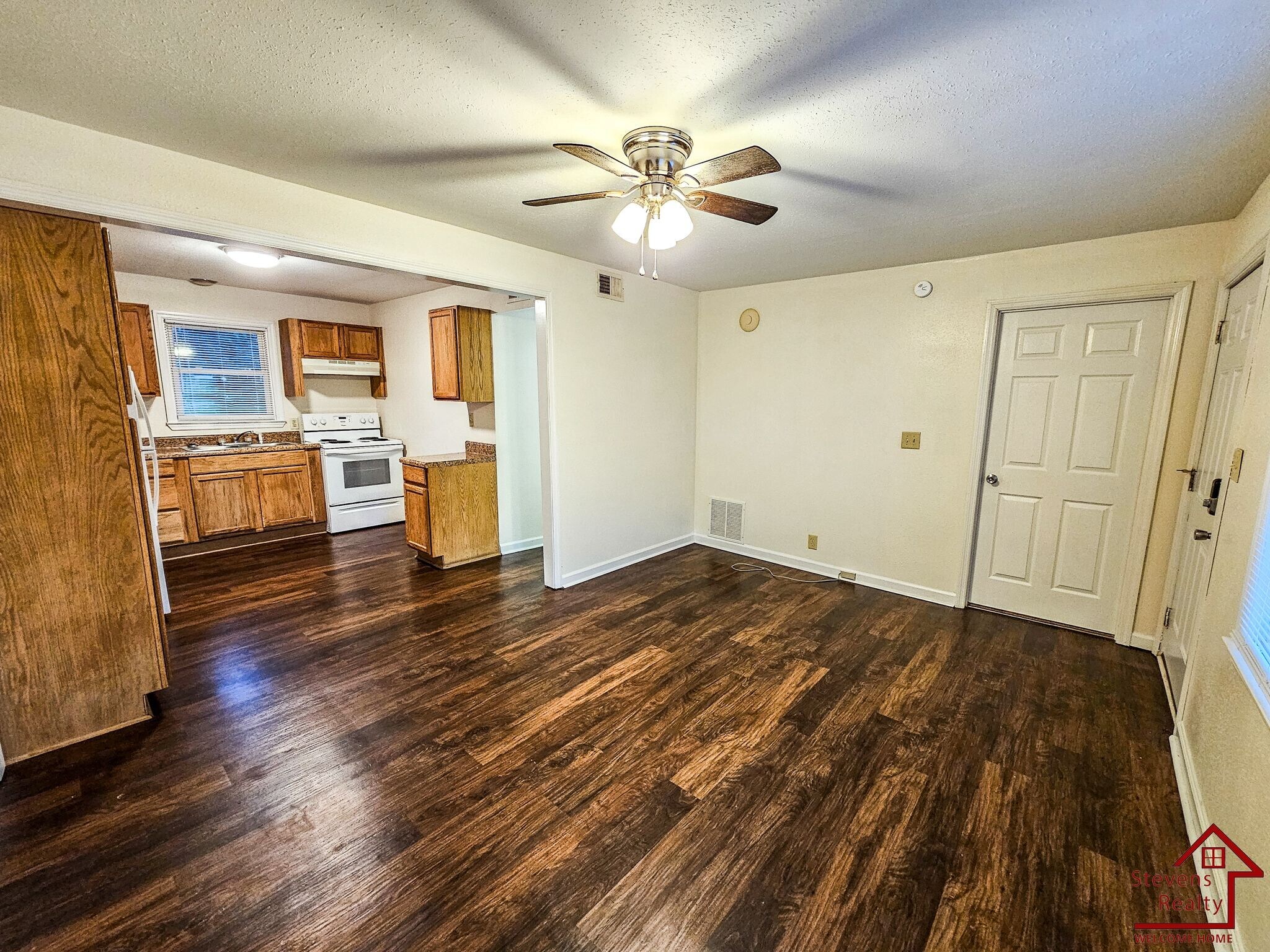 Building Photo - 500 Skyline Dr