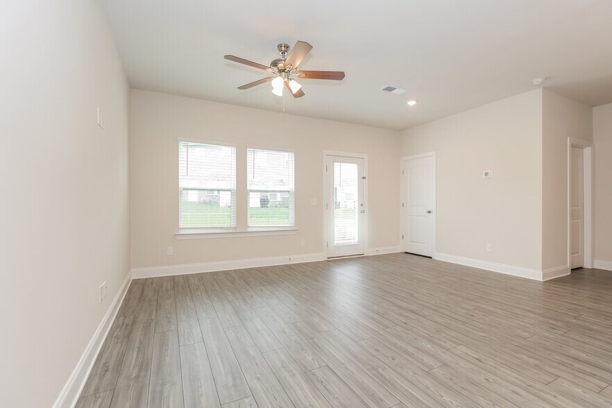 Building Photo - 1709 Tahoma Dr