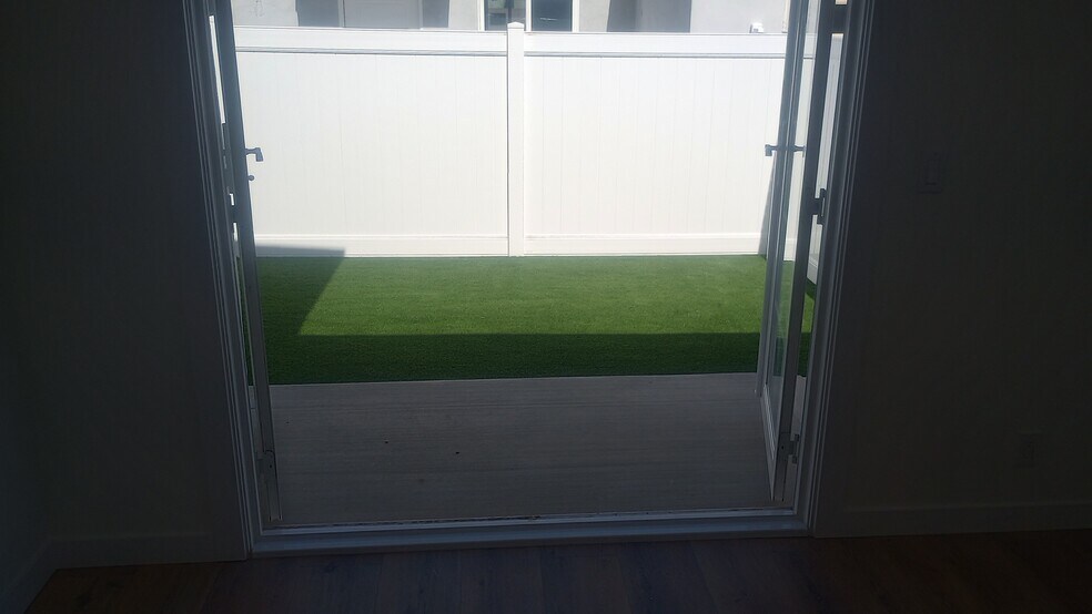 Building Photo - 1907 W 154th Pl