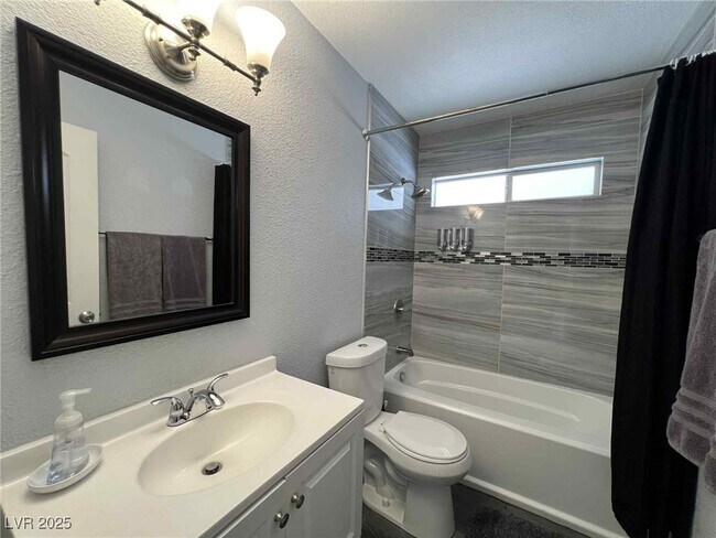 Building Photo - 2419 E Vegas Valley Dr