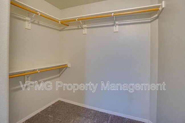 Building Photo - 9819 NE 86th St