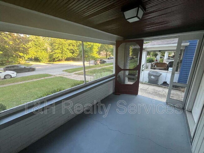 Building Photo - 5542 N College Ave