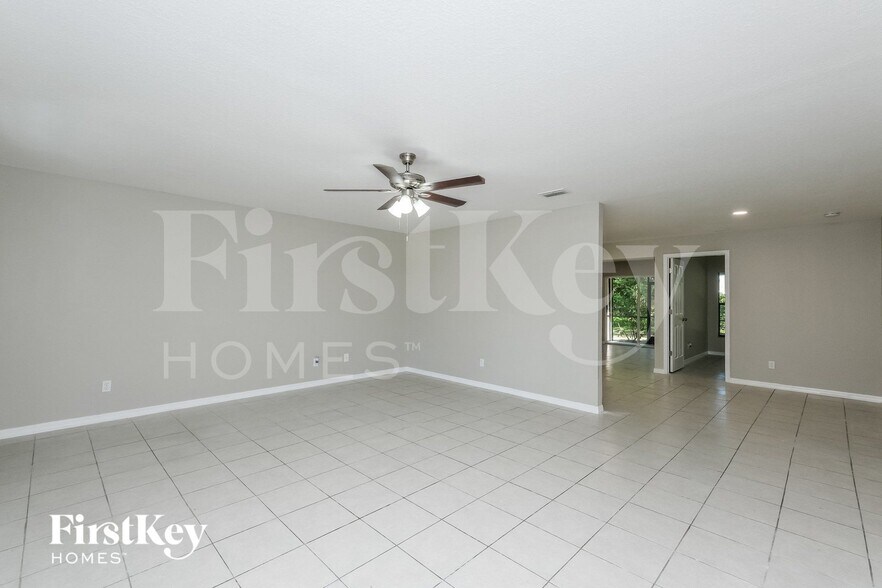 Building Photo - 906 Hart St