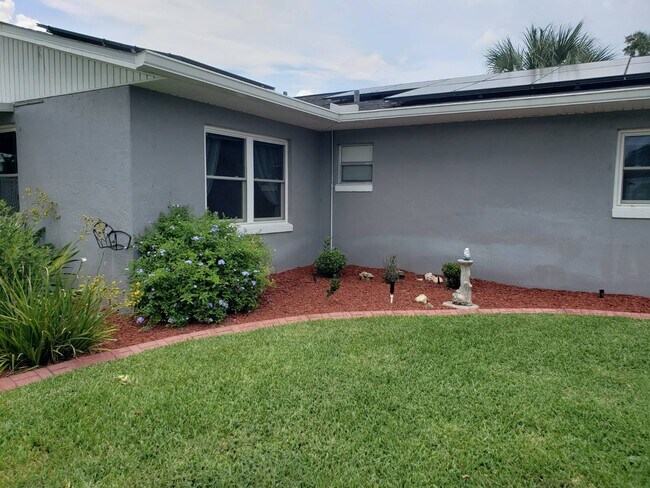 Building Photo - 3923 Santiago St