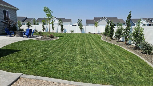 Building Photo - 3 Bed 2 Full Bath home