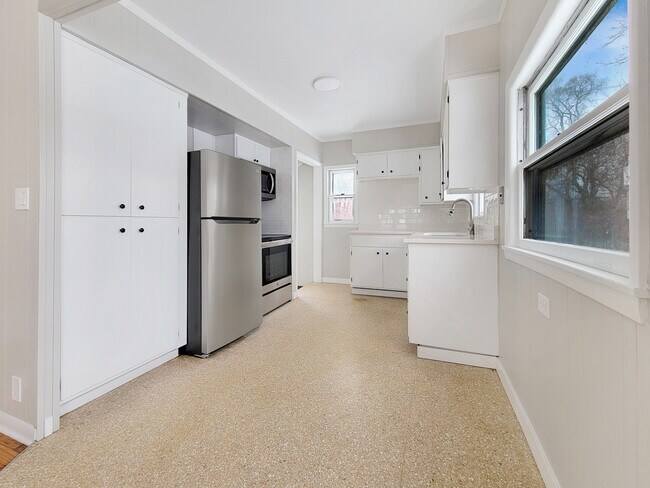 Building Photo - 3129 14th Ave