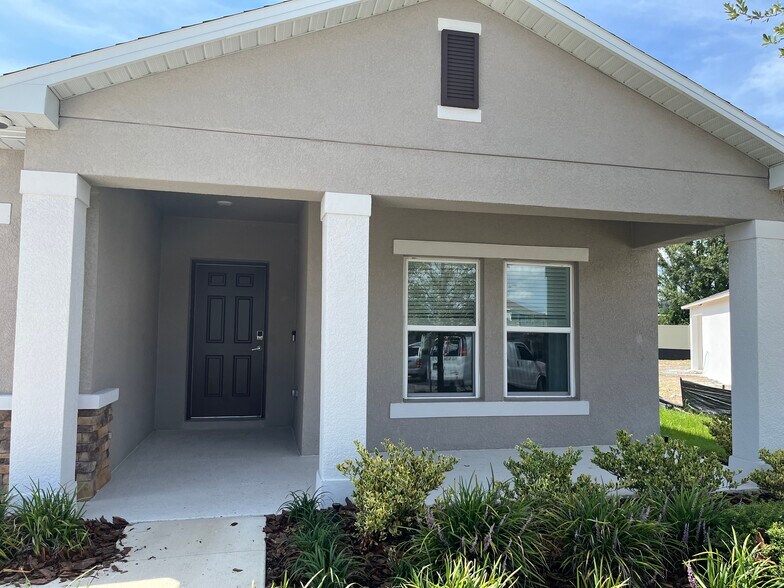 Building Photo - 2068 Rosewood Cir